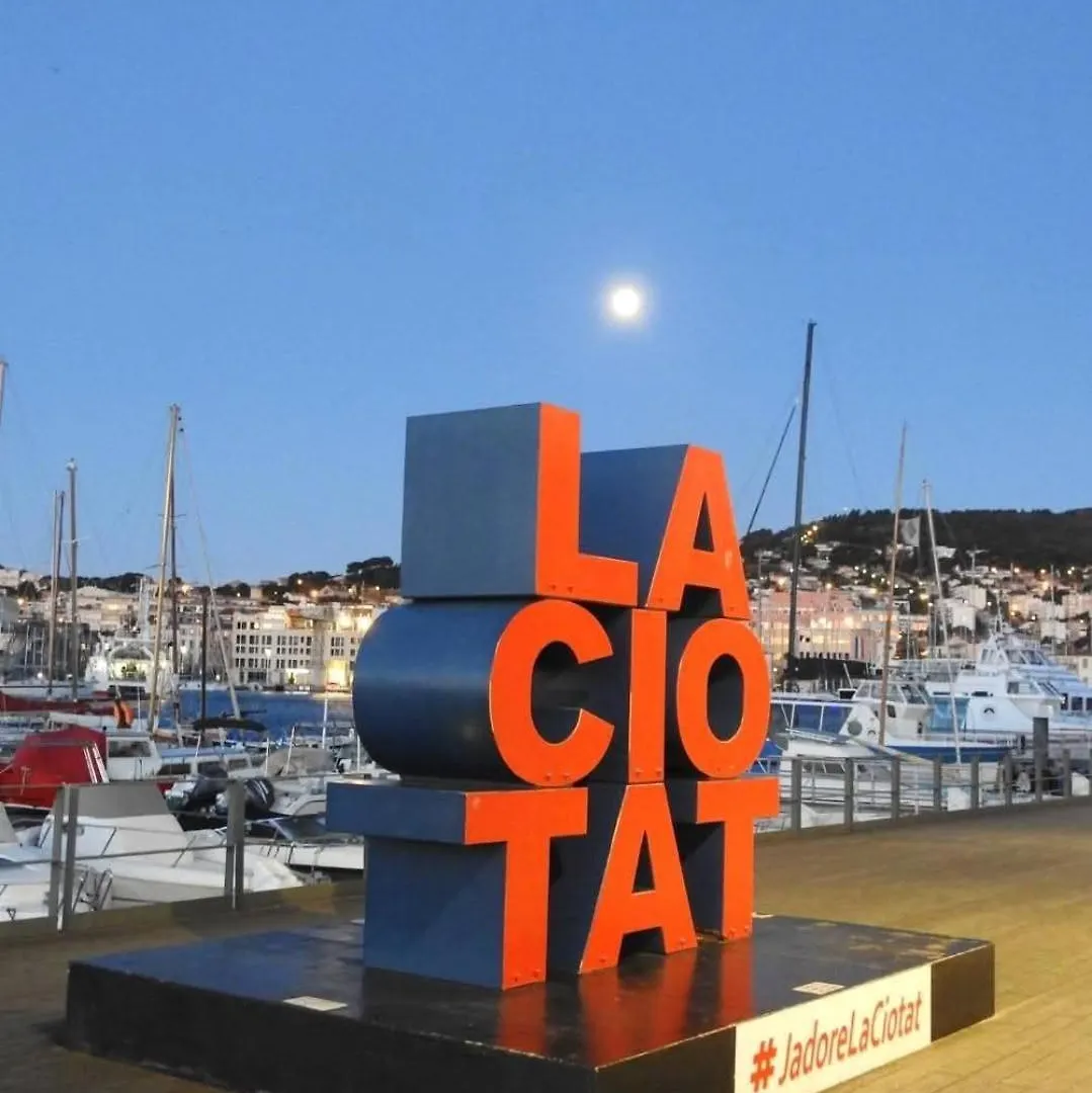 Holiday home Villa Ali Avec Piscine Et Jacuzzi A700M Du La Mer! La Ciotat